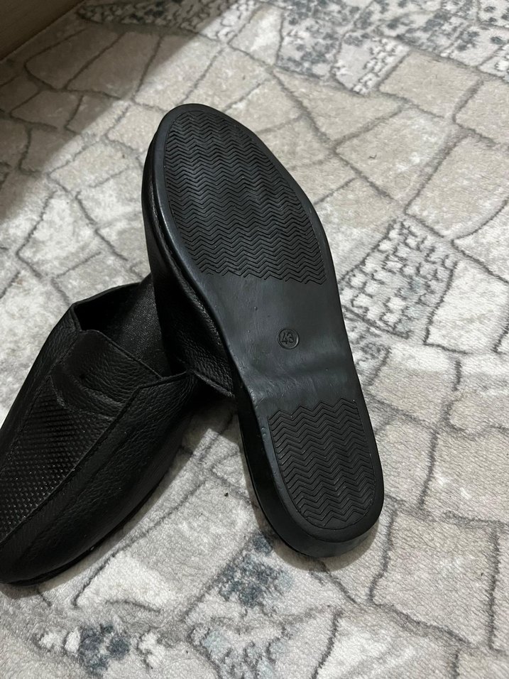 Erkek Siyah Yılan Desenli Bağcıklı Ev Terliği - Görsel 2