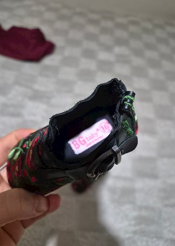 Çiçek Desenli Tokalı Siyah İlk Adım Ayakkabısı - Görsel 3