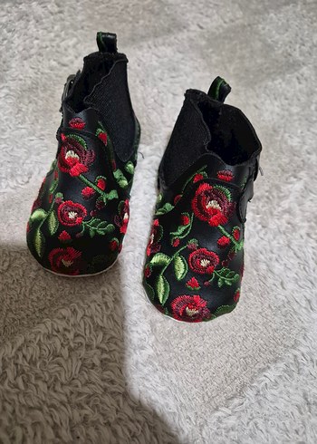 Çiçek Desenli Tokalı Siyah İlk Adım Ayakkabısı - Görsel 2