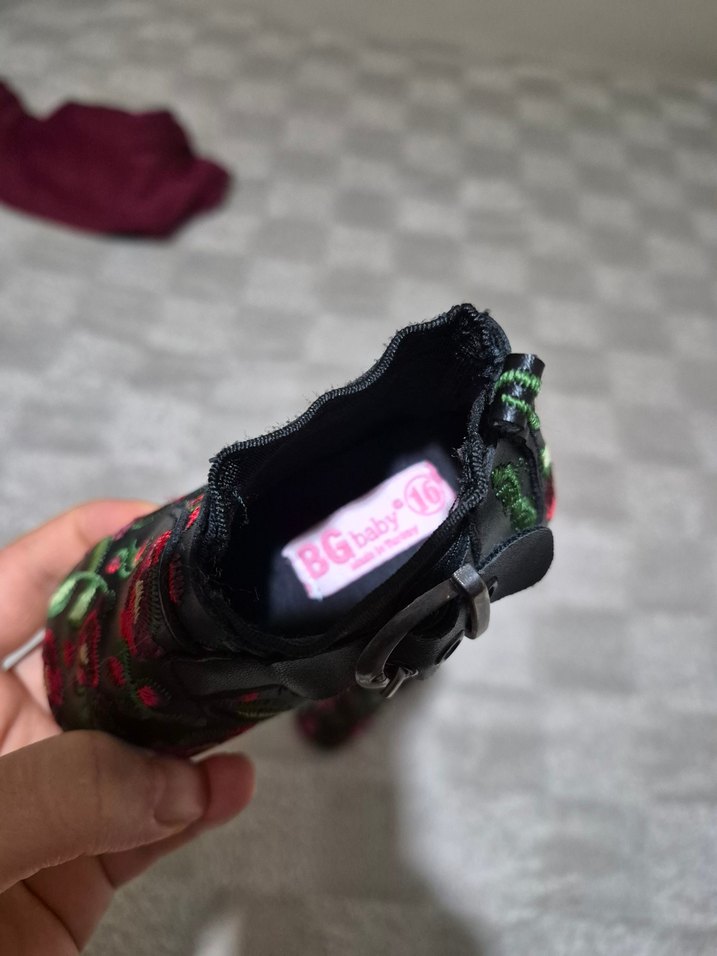 Çiçek Desenli Tokalı Siyah İlk Adım Ayakkabısı - Görsel 3