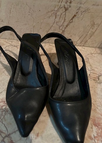 Siyah Stiletto Topuklu Tokalı Kadın Ayakkabı