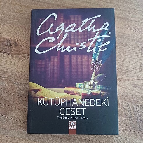 Kütüphanedeki Ceset