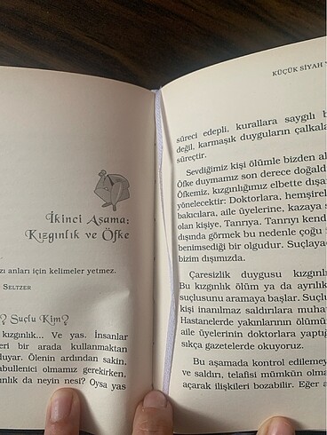 Beden Küçük Siyah Yas Kitabı