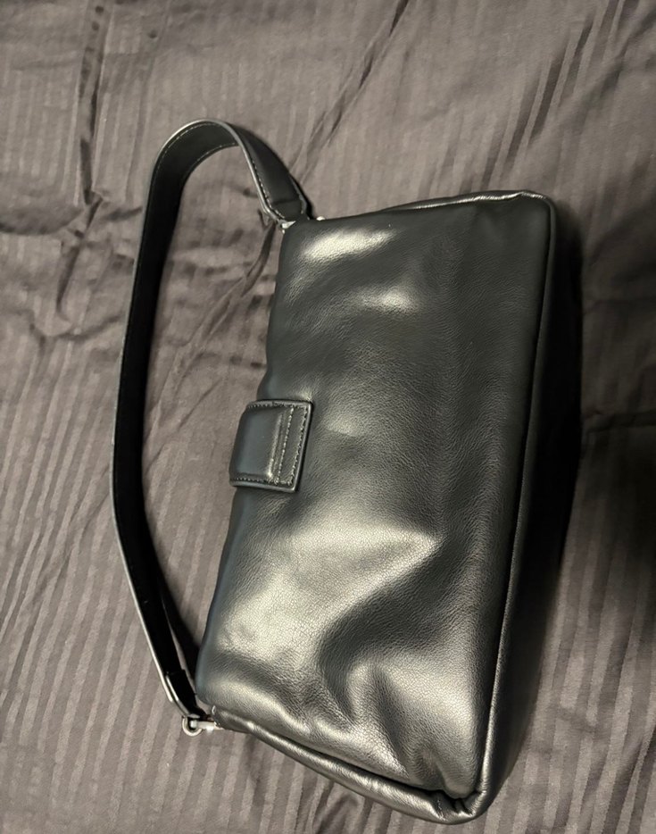 Siyah Deri Tokalı Kadın Çantası - Görsel 3