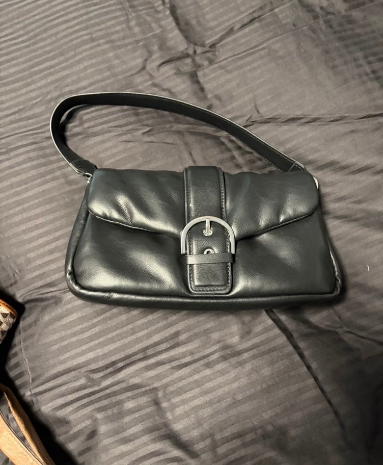 Siyah Deri Tokalı Kadın Çantası - Görsel 2