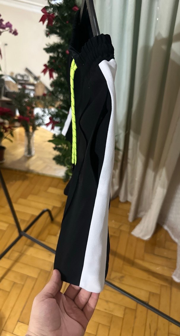 Siyah Bağcıklı Mini Şort - Görsel 2