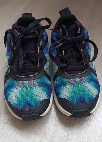 Adidas unisex spor ayakkabı 