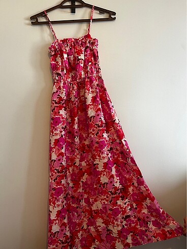 Pembe elbise