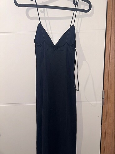 xs Beden Bershka siyah yırtmaçlı elbise