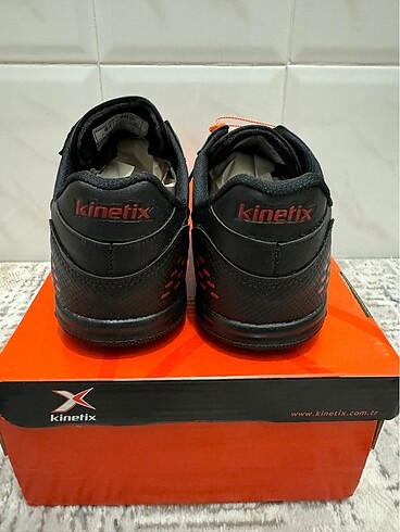 41 Beden Kinetix halı saha ayakkabısı