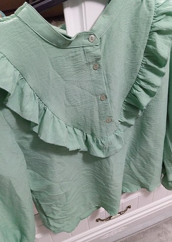 Kız Çocuk Fırfırlı Yeşil Keten Bluz - Görsel 4