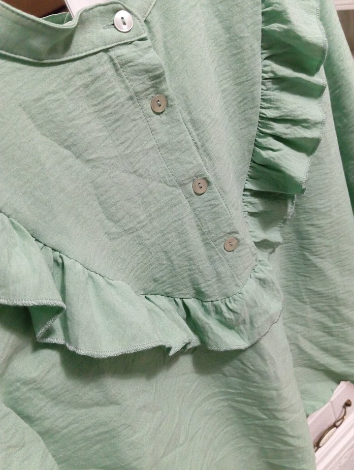 Kız Çocuk Fırfırlı Yeşil Keten Bluz - Görsel 2