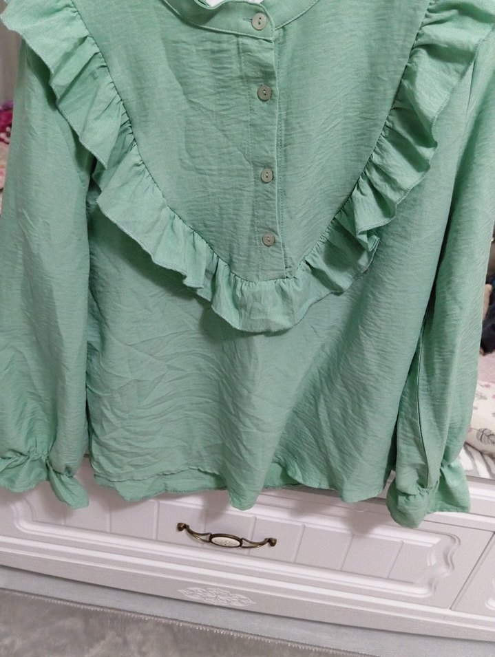 Kız Çocuk Fırfırlı Yeşil Keten Bluz - Görsel 3