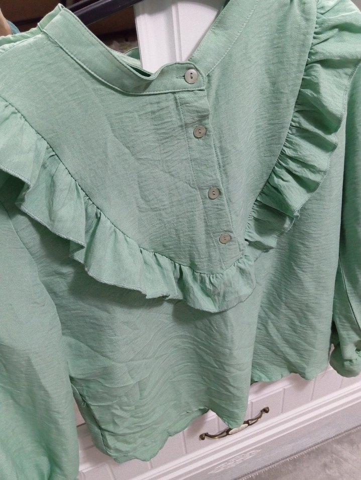 Kız Çocuk Fırfırlı Yeşil Keten Bluz - Görsel 4
