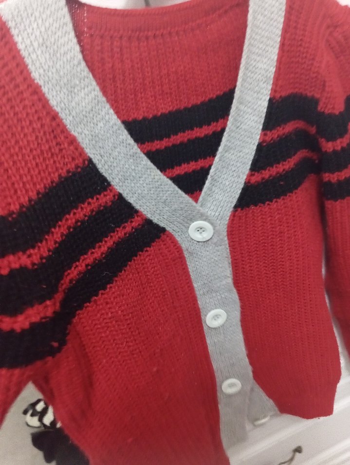 Kırmızı Gri Düğmeli Triko  Hırka - Görsel 2