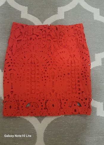 Kırmızı Dantel İşlemeli Mini Etek - Görsel 2