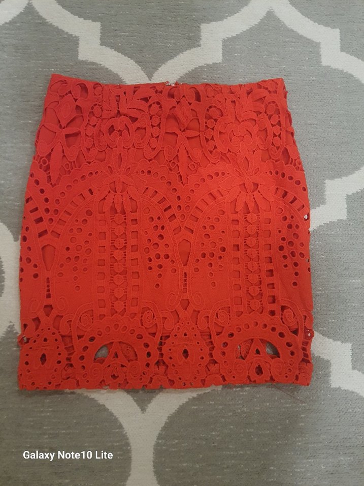 Kırmızı Dantel İşlemeli Mini Etek - Görsel 2