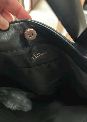 Victoria's Secret Siyah Deri Püsküllü Çanta - Görsel 3