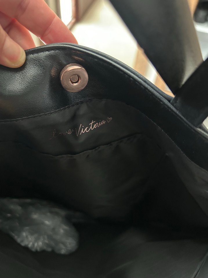 Victoria's Secret Siyah Deri Püsküllü Çanta - Görsel 3
