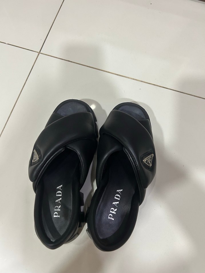 Prada Siyah Dolgu Topuklu Kadın Sandalet - Görsel 3