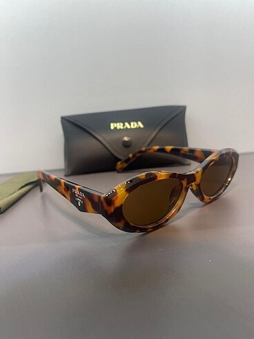 Prada Güneş Gözlüğü