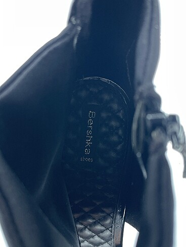 40 Beden siyah Renk Bershka Stiletto %70 İndirimli.