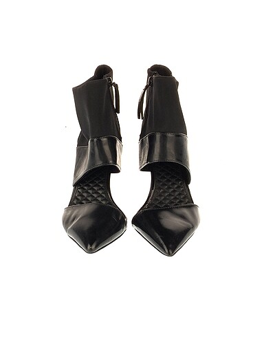 40 Beden Bershka Stiletto %70 İndirimli.