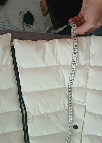 Kürk Detaylı Beyaz Kadın Kışlık Mont - Görsel 2