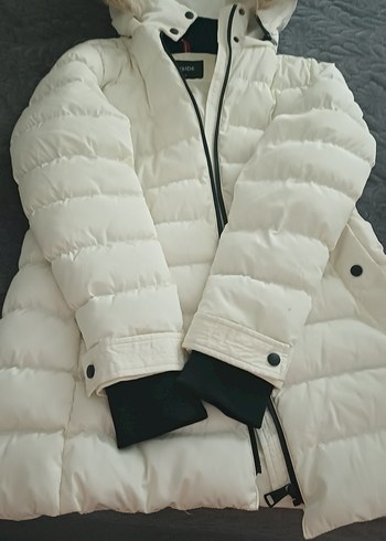 Kürk Detaylı Beyaz Kadın Kışlık Mont - Görsel 5