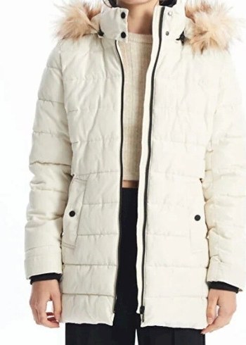 Kürk Detaylı Beyaz Kadın Kışlık Mont - Görsel 11