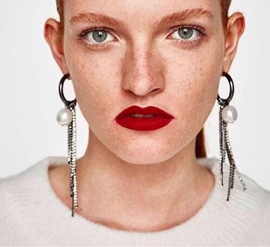 Zara sallantılı taşlı küpe