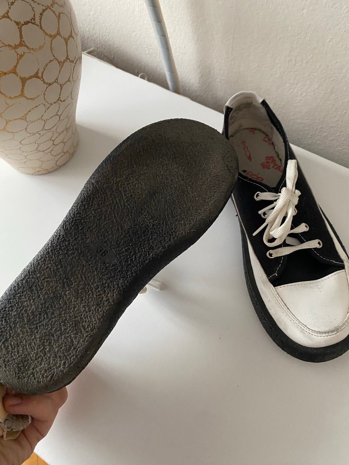 Beyaz Siyah Platform Topuklu Minimalist Spor Ayakkabı - Görsel 4