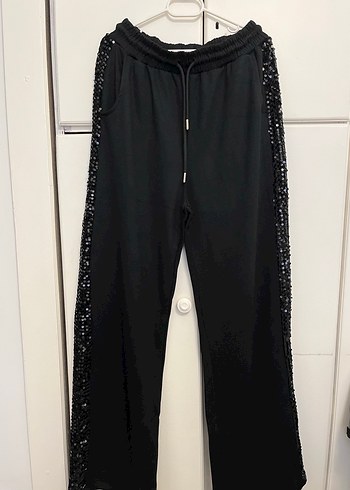 Pul Detaylı Siyah Kadın Eşofman - Görsel 2