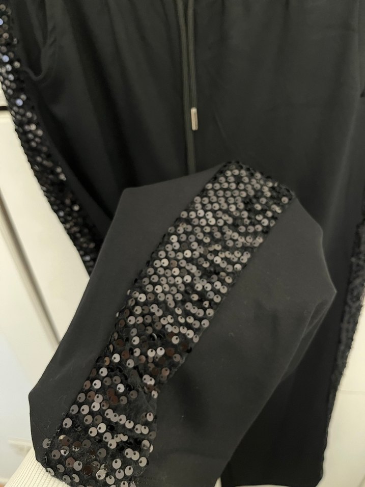 Pul Detaylı Siyah Kadın Eşofman - Görsel 3