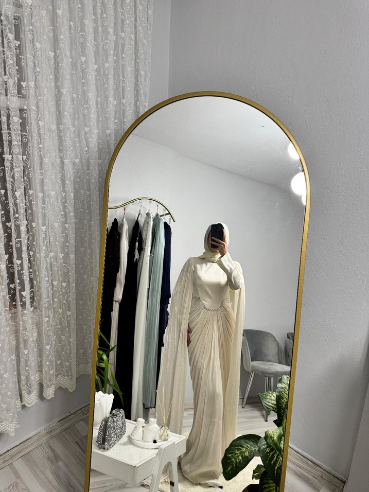 Beyaz Drapeli Uzun Kollu Abiye - Görsel 3