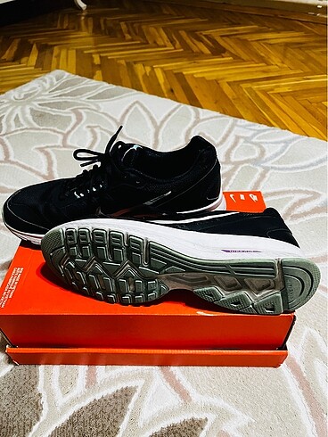 42 Beden siyah Renk Orijinal Nike spor ayakkabı