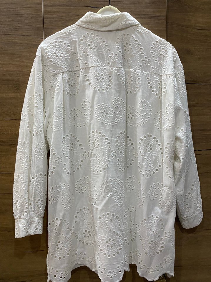 Düğmeli Beyaz İnci Detaylı Nakışlı Gömlek Tunik - Görsel 3