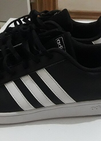 40 Beden siyah Renk Adidas ayakkabi