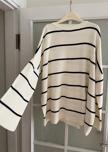 Beyaz Çizgili Kadın Triko Kazak - Görsel 2