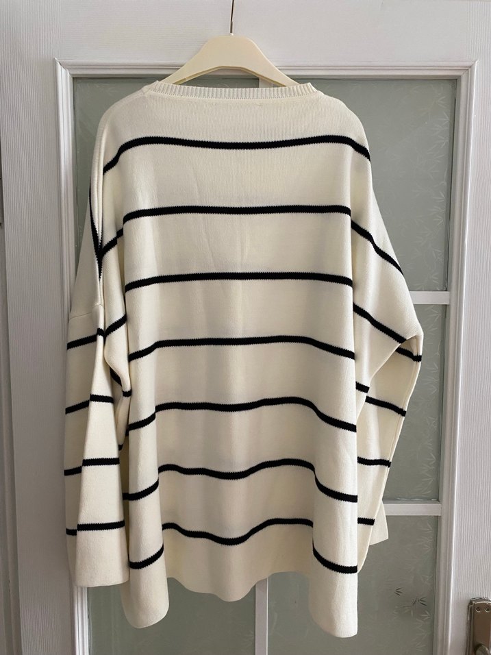 Beyaz Çizgili Kadın Triko Kazak - Görsel 3