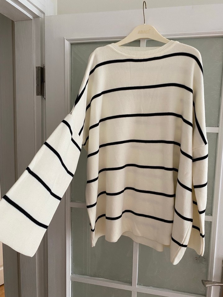 Beyaz Çizgili Kadın Triko Kazak - Görsel 2