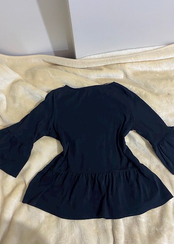 Uzun Kollu Siyah Fırfırlı Kadın Bluz - Görsel 3