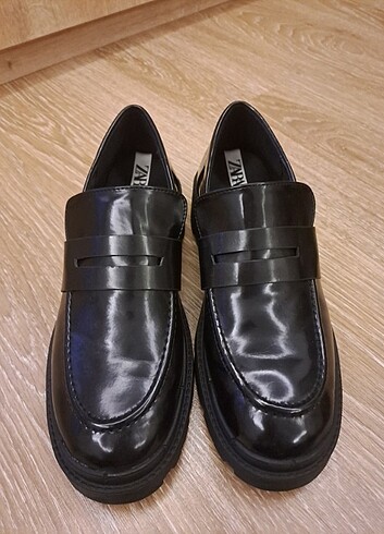 ZARA LOAFER 