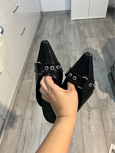 35 Beden siyah Renk bershka siyah terlik ayakkabı