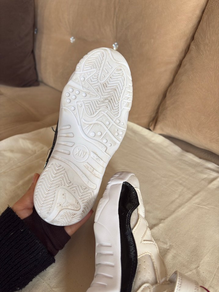 Beyaz Siyah Tokalı Basketbol Ayakkabısı - Görsel 5