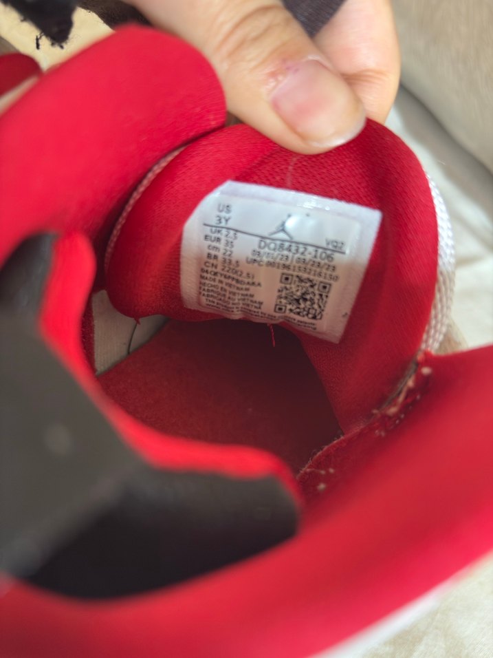 Beyaz Siyah Tokalı Basketbol Ayakkabısı - Görsel 4