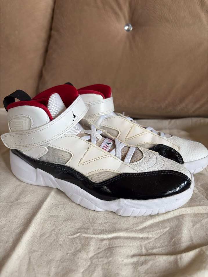 Beyaz Siyah Tokalı Basketbol Ayakkabısı - Görsel 2