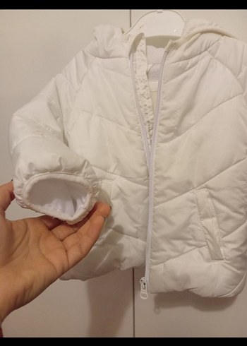 LC Waikiki Beyaz Kapüşonlu Fermuarlı Mont
