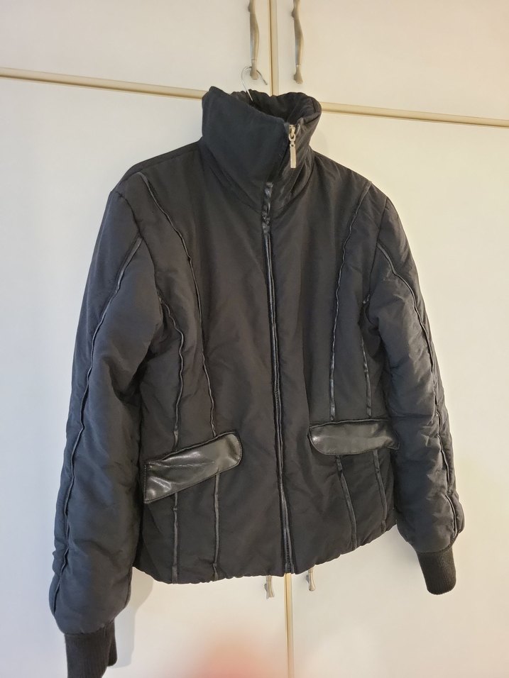 Siyah Fermuarlı Kısa Yaka Kadın Ceket - Görsel 2