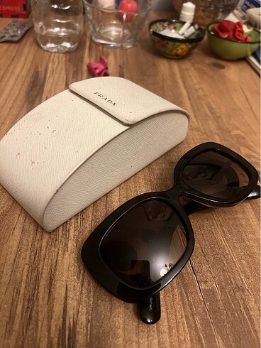 Prada İkonik Güneş Gözlüğü
